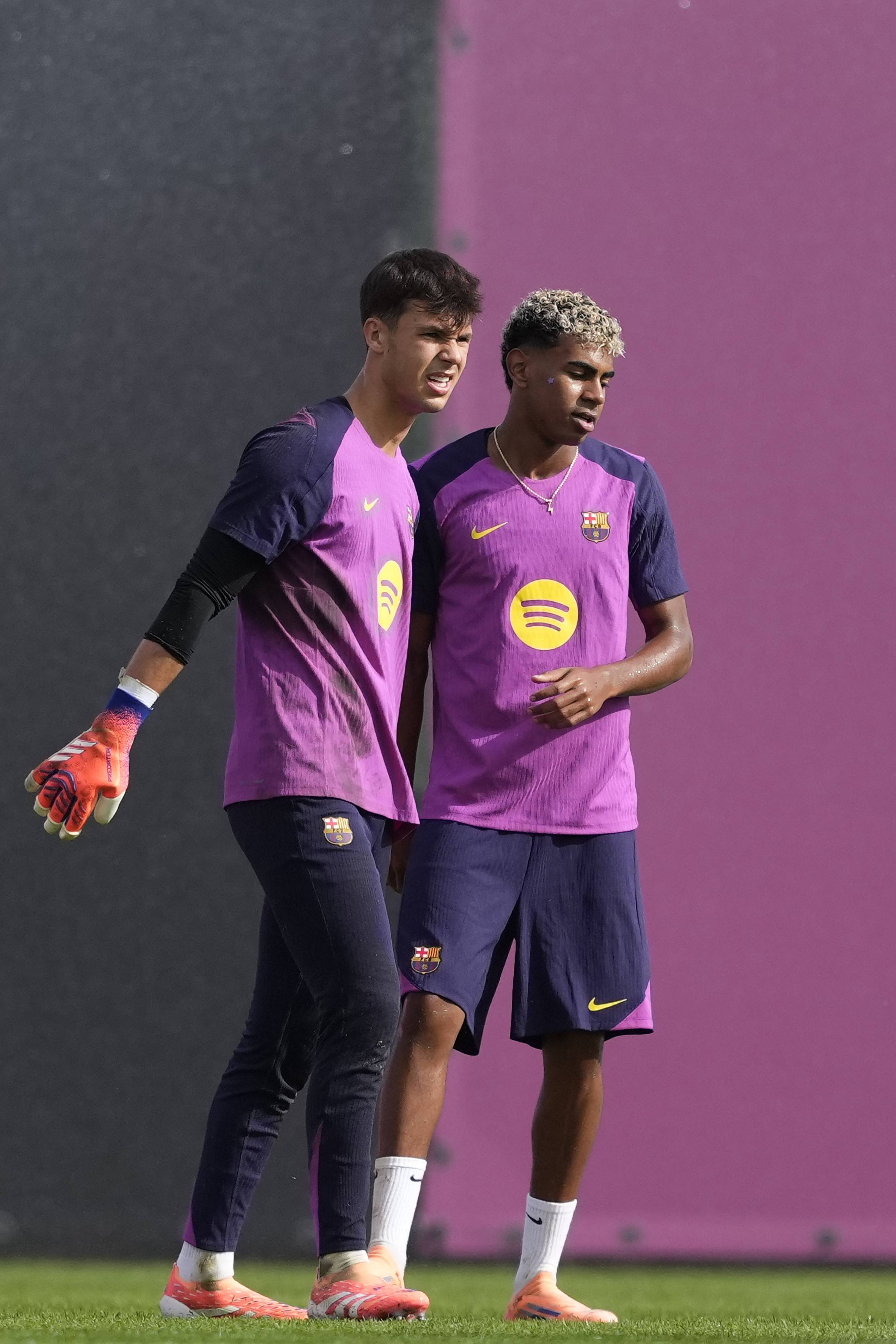 开云体育下载-欧篮联赛前再迎强敌那不勒斯外线爆发备战欧冠，现场解说直呼：迈阿密热火强势反弹备战英超