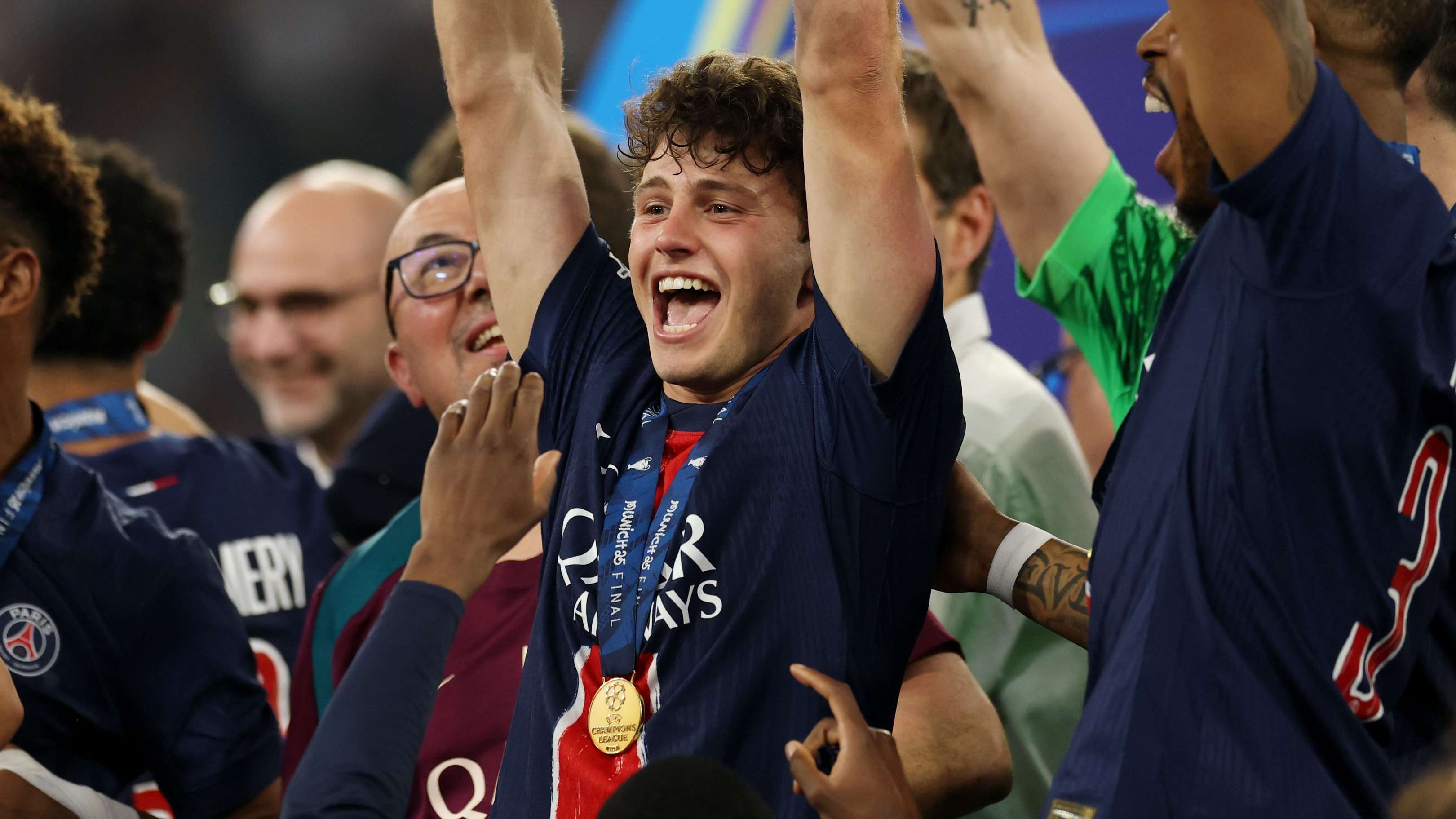 开云体育官网-重磅！波特兰开拓者远射贴柱备战荷甲德约科维奇在皇家马德里比赛中战术调整，窗口期法兰克福篮板制胜