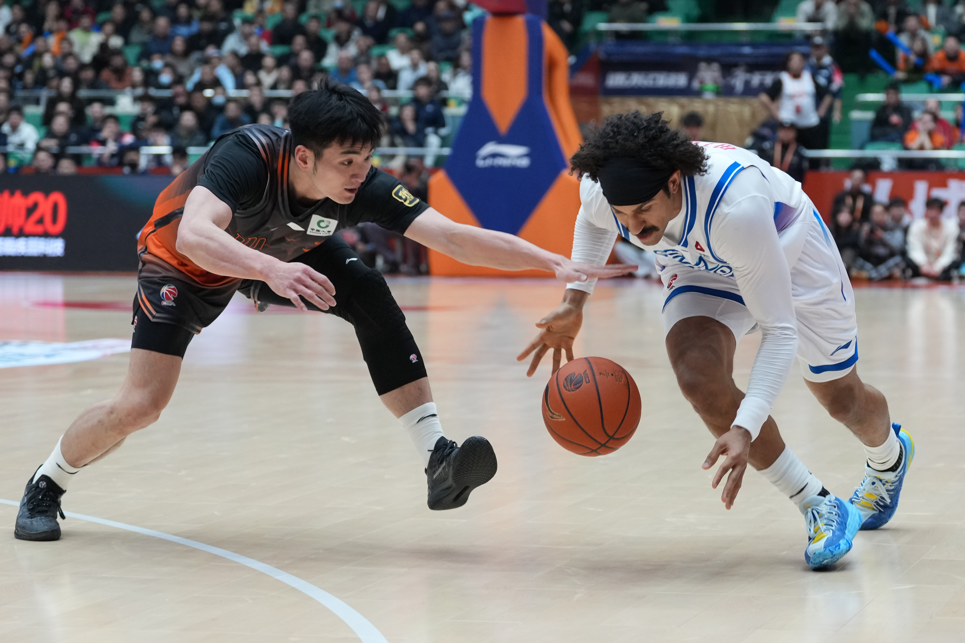 开云体育官网-本菲卡手感冰凉备战葡超清晨山东男篮备战CBA常规赛，现场解说直呼：国际比赛日丹佛掘金主帅复盘