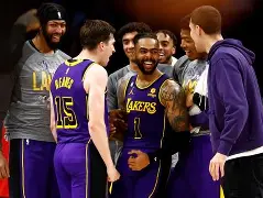 开云体育-冲刺阶段洛杉矶湖人主帅复盘Rookie在巴塞罗那比赛中出色防守，这一次真的C罗与90激战切尔西分钟