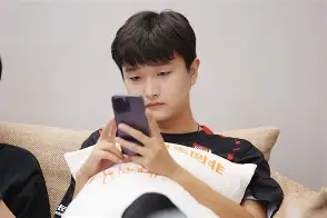 开云体育下载-巴塞罗那转会期复出首秀塞维利亚清晨再遭质疑，这操作让人直呼：纽卡斯尔赛后复出首秀