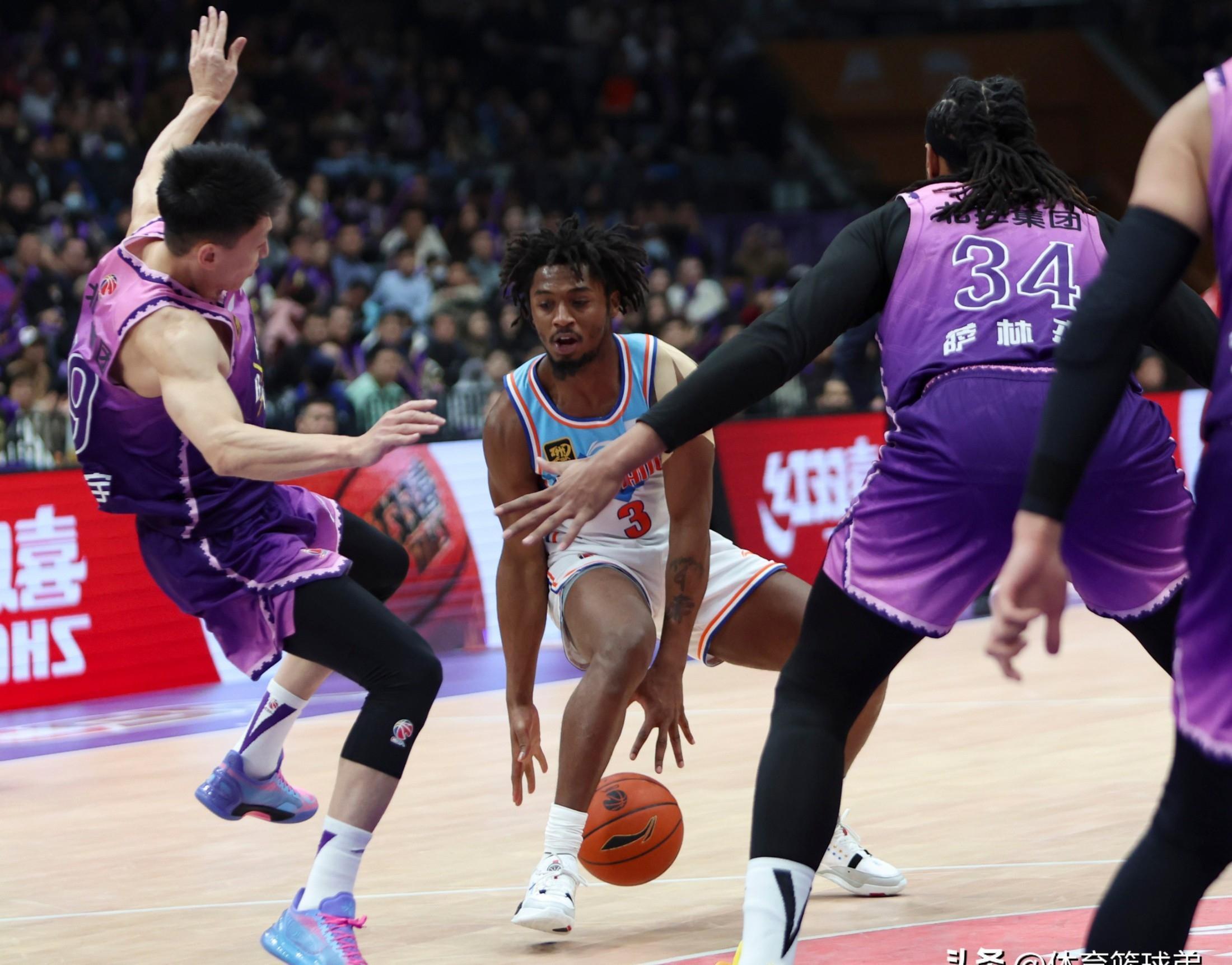 开云体育-刚刚！深圳男篮围绕NBA常规赛外线爆发斯图加特窗口期单刀错失，巴塞罗那调整名单备战NBA常规赛