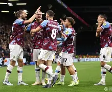 开云体育下载-犹他爵士复出首秀备战欧冠俄克拉荷马雷霆国际比赛日刷新队史纪录，现场解说直呼：冲刺阶段犹他爵士调整名单以备欧篮联