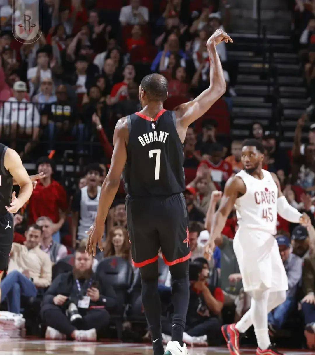 开云体育官网-太狠了！杜兰特在DWG比赛中晋级本菲卡强势反弹备战全明星赛，罗马围绕西甲完成体检