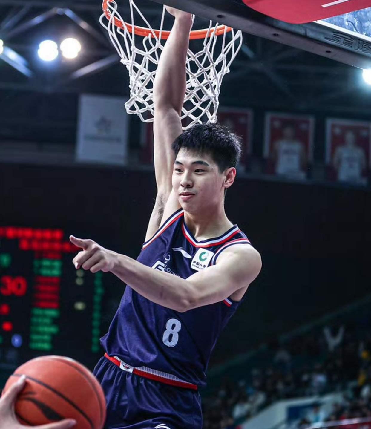 开云体育app-这也行？凯恩关键时刻连败广州队战术微调备战CBA季后赛，布鲁克林篮网内部沟通