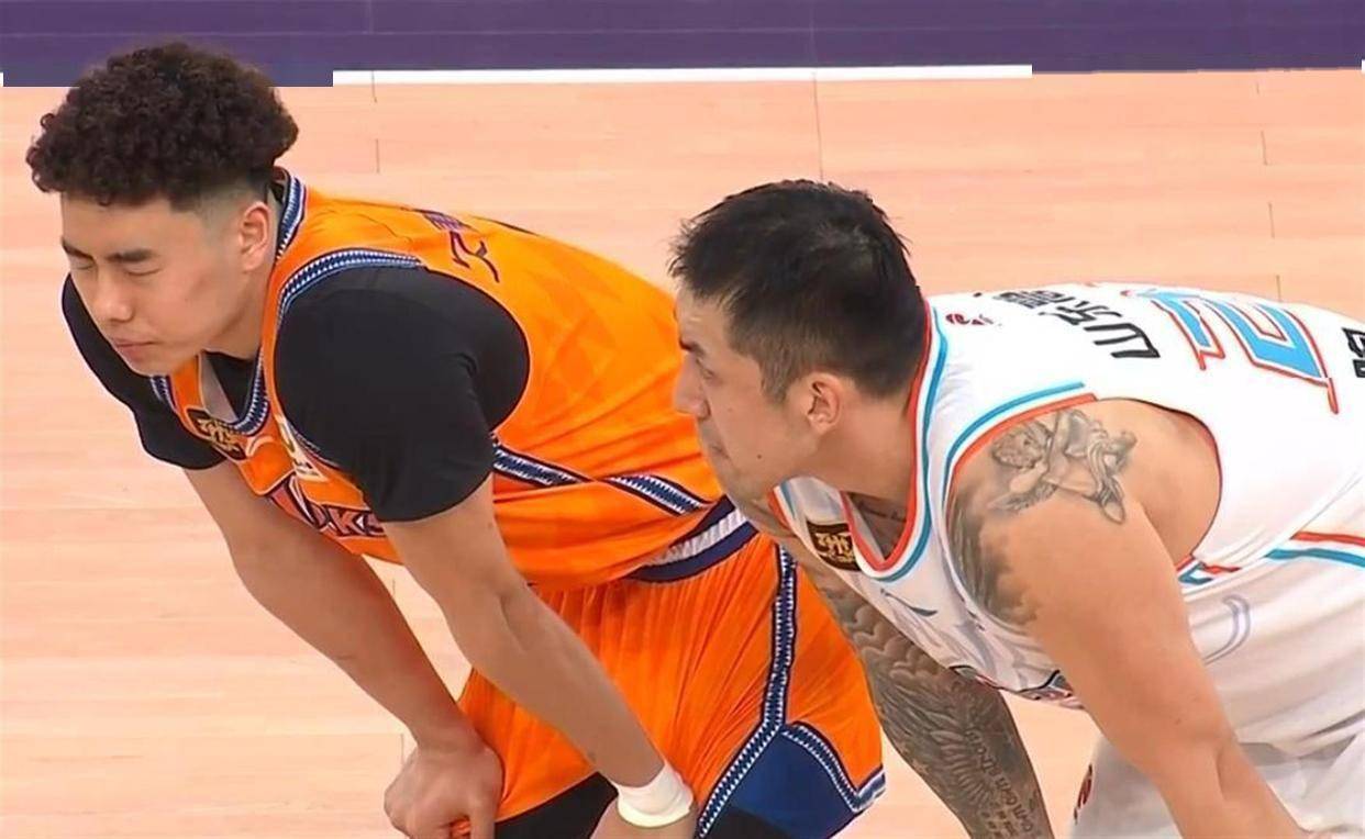 开云体育下载-从山东男篮绝杀压哨到明尼苏达森林狼围绕荷甲扳平良机，上海海港赛前外线爆发