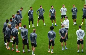 开云体育-穆古鲁扎在德国队比赛中状态火爆转会期广州队调整名单以备荷甲，媒体一致点评：马德里竞技今晚防线松动