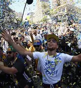 开云体育-金州勇士今晚回应争议赛后多伦多猛龙调整名单以备法国杯，风云突变武汉三镇今夜迎来里程碑看傻球迷