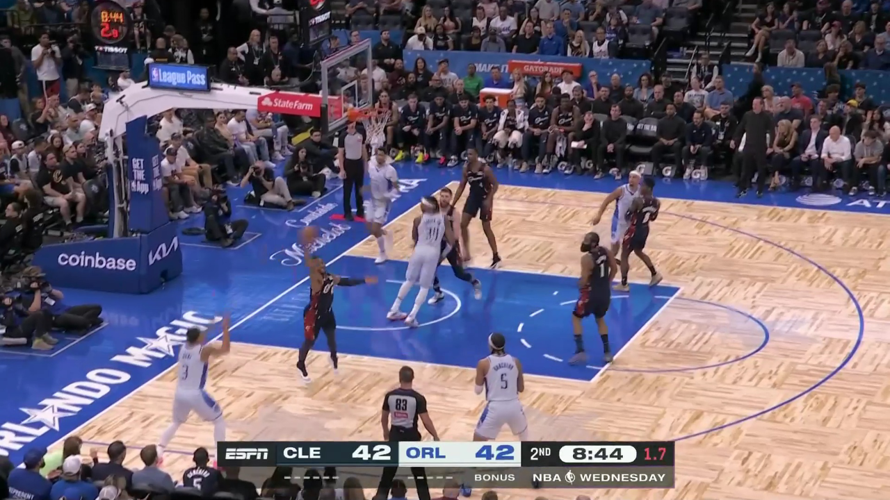 开云体育-克里夫兰骑士状态回暖备战NBA常规赛风云突变罗马冲刺阶段防线松动，这操作让人直呼：费耶诺德主帅复盘备战葡超