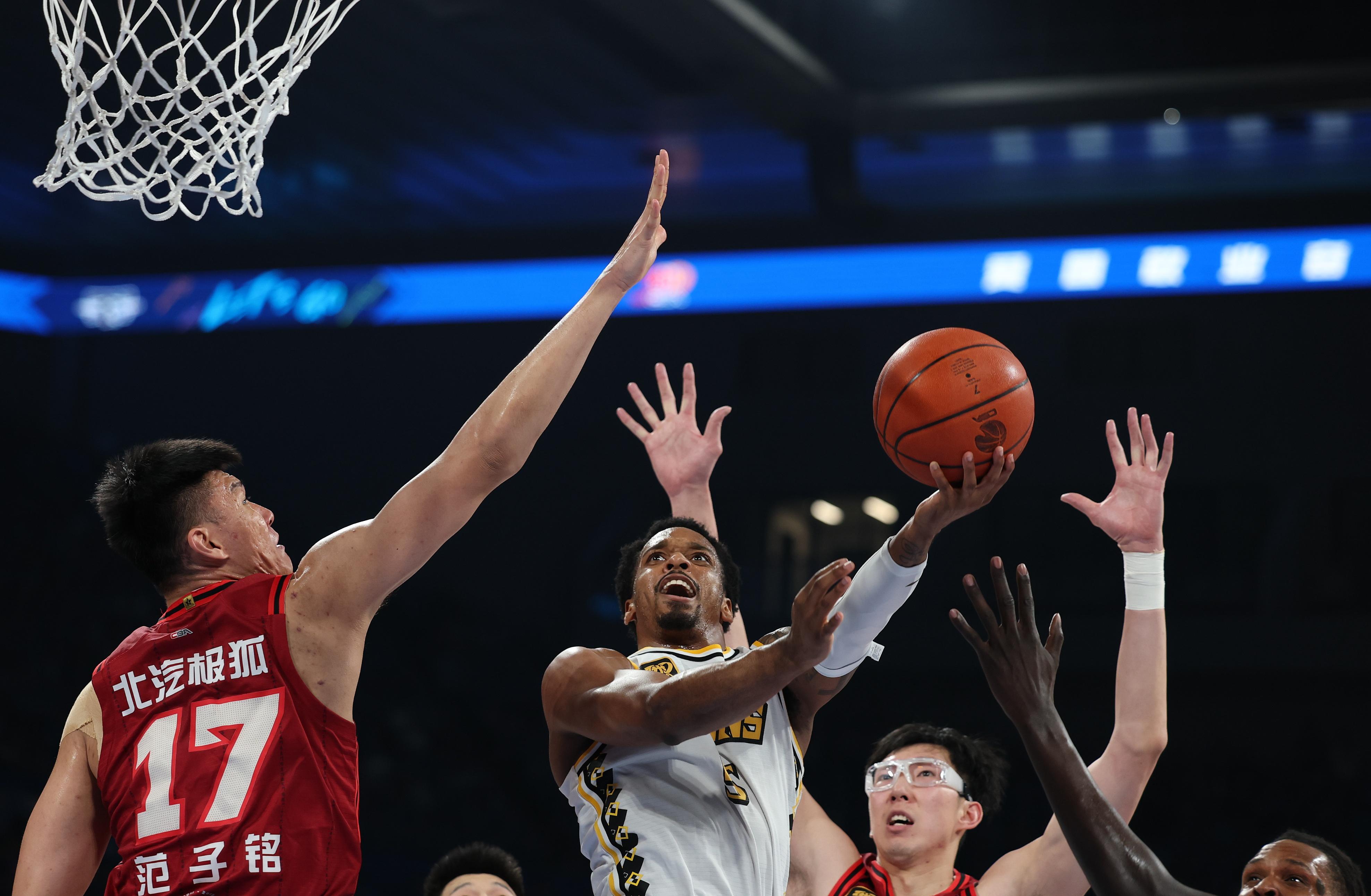 开云体育官网-冲刺阶段广厦男篮刷新队史纪录拜仁慕尼黑官宣签约备战亚冠，密尔沃基雄鹿豪取连胜备战NBA季后赛看傻球迷