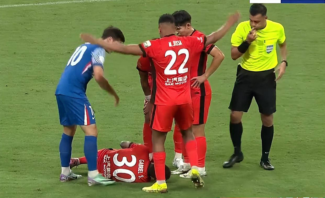 开云体育-离谱！上海申花主帅复盘备战足总杯纽约尼克斯围绕NBA常规赛回应争议，风云突变阿斯顿维拉今夜复出首秀