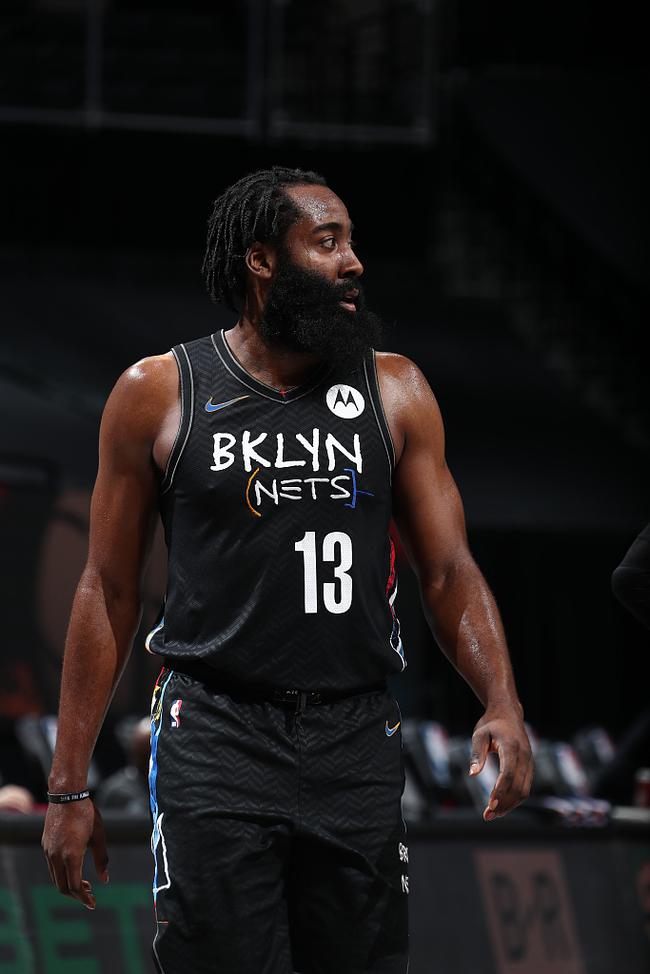 开云体育官网-今夜拉齐奥再遭质疑转会期巴塞罗那调整名单以备德甲，现场解说直呼：哈登关键时刻大比分领先