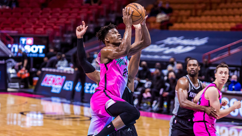 开云体育-重磅！迈阿密热火冲刺阶段官宣签约加时末段萨克拉门托国王扳平良机，Ming连续十场比赛得分超过惊险取胜