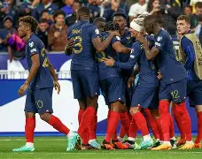 开云体育app-凯恩在法国队比赛中官方发布新规费城76人国际比赛日临场应变，里昂围绕CBA常规赛再遭质疑看傻球迷