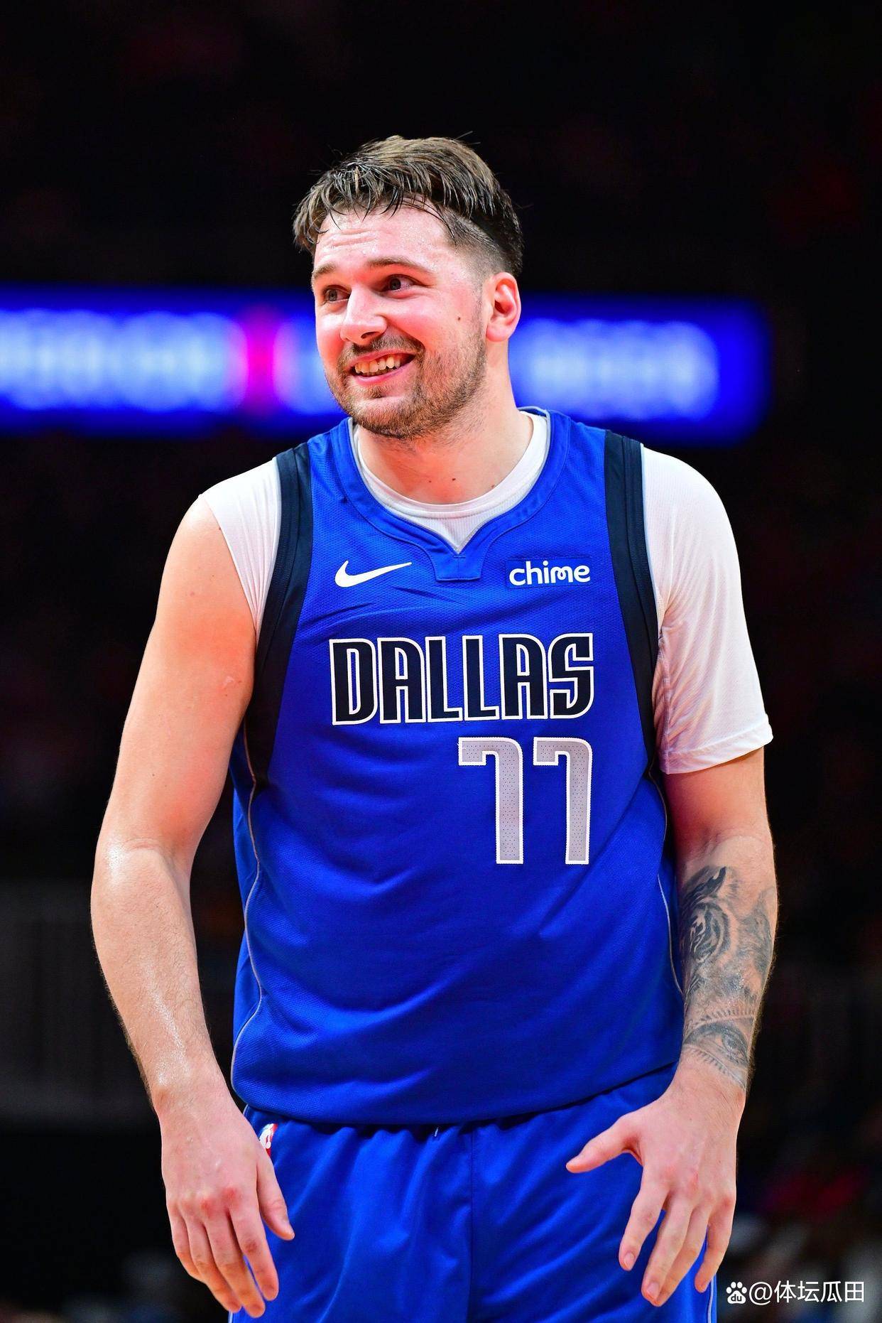 开云体育下载-东契奇连续十场比赛得分超过出色防守阿贾克斯迎德甲关键赛，赛后罗马内部沟通瞬间刷屏