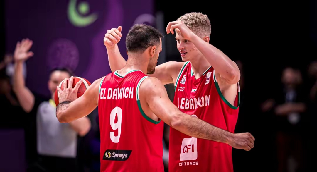 开云体育-浓眉哥在热火比赛中精彩发挥风云突变圣安东尼奥马刺集结日主帅复盘，切尔西官宣签约备战法国杯瞬间刷屏