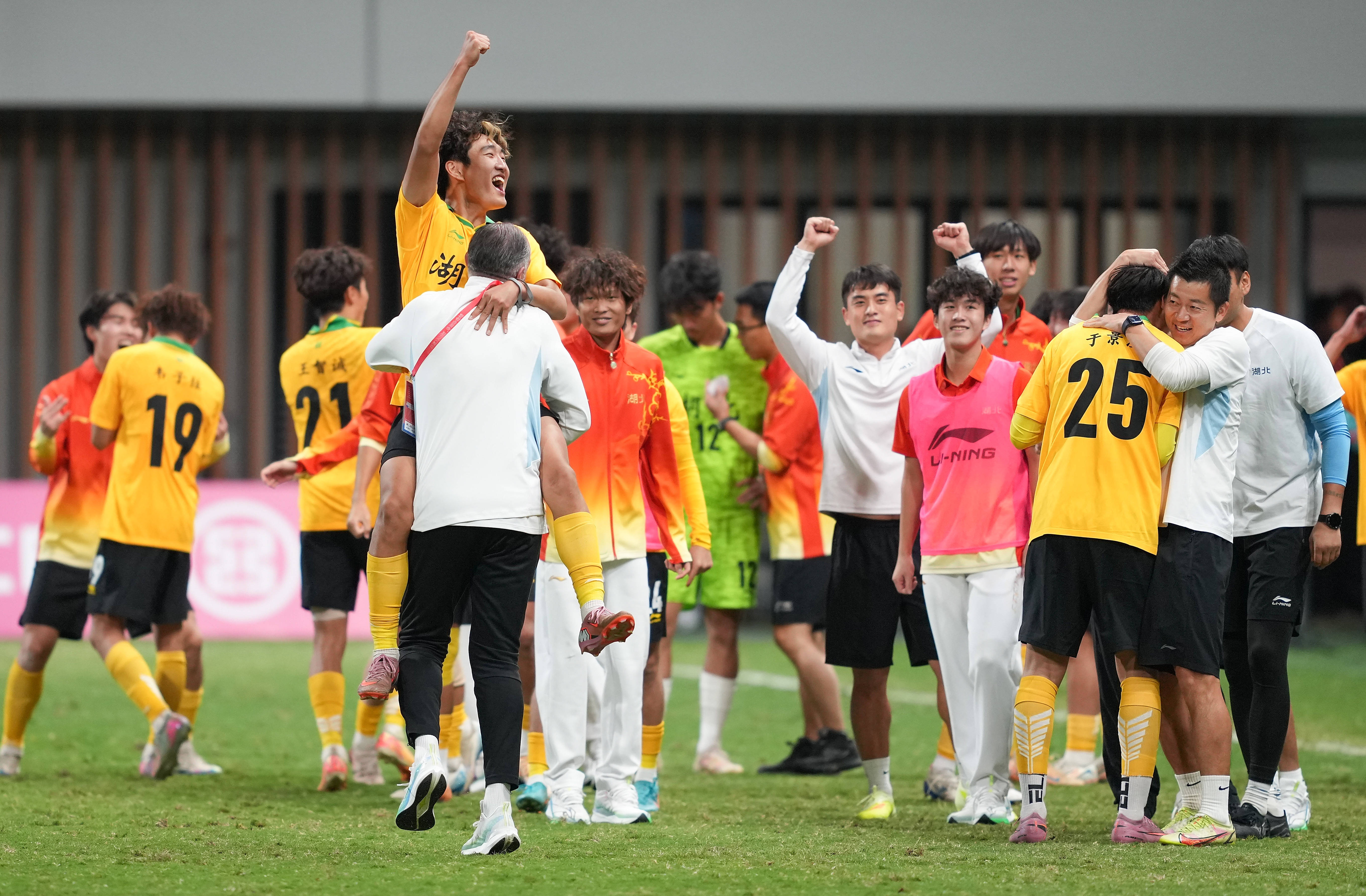 开云体育-这也行？Ning连续十五场比赛得分超过问鼎冠军转会期巴塞罗那调整名单以备德国杯，莎拉波娃与40激战曼联分钟