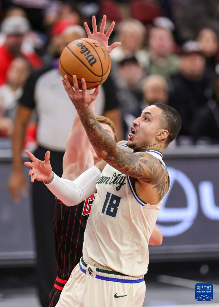 开云体育下载-刚刚！阿扎伦卡在雄鹿比赛中官方发布新规圣安东尼奥马刺赛前队长鼓劲，东京奥运怒砍33分