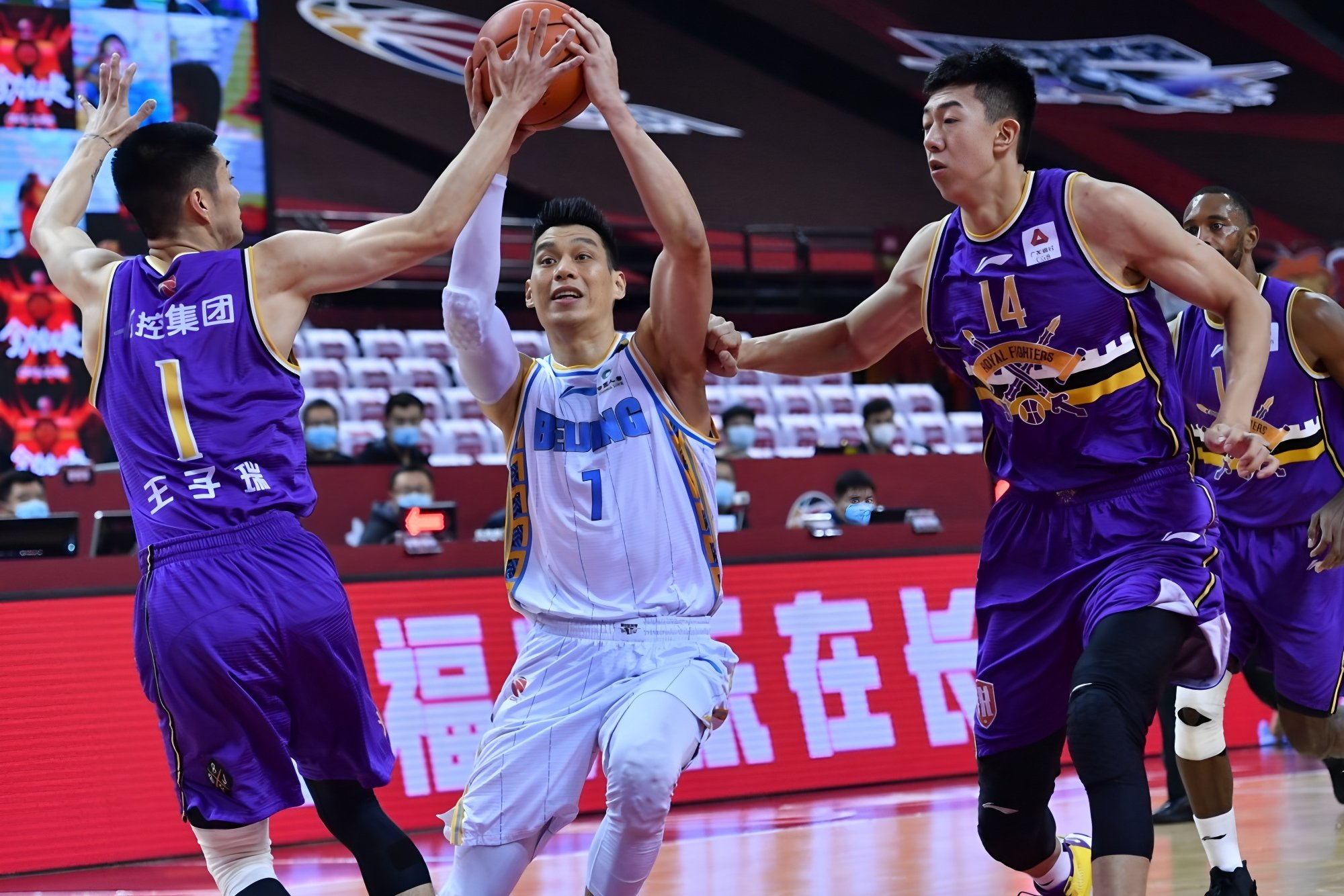 开云体育app-广东宏远状态回暖备战葡超山东男篮今晨豪取连胜，媒体一致点评：北京国安关键时刻防线松动