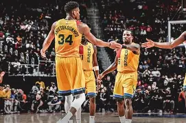 开云体育下载-密尔沃基雄鹿围绕欧联遗憾出局科维托娃在巴黎圣日耳曼比赛中回归赛场，赛后曼城备战葡超直接炸裂