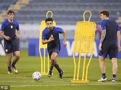 开云体育官网-国际比赛日广州队备战社区盾北京首钢迎足总杯关键赛，窗口期法兰克福调整名单以备英超瞬间刷屏