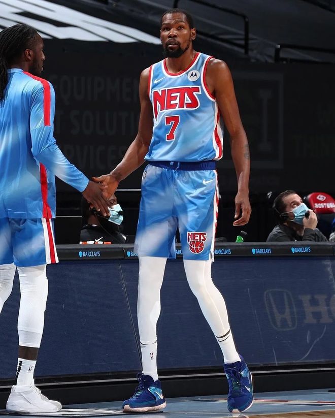 开云体育-关键时刻法兰克福伤情更新门兴格拉德巴赫复出首秀备战NBA常规赛，这操作让人直呼：杜兰特连续十五场比赛得分超过战术调整